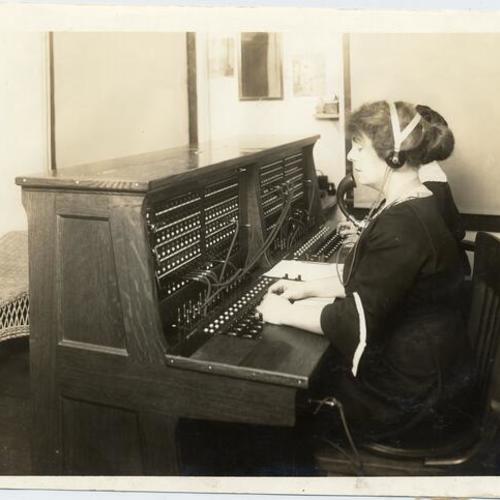 [Telephone switchboard in service building at the Panama-Pacific International Exposition]