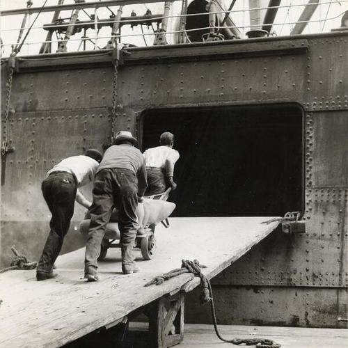 [Longshoremen moving goods onto a cargo ship after the strike of 1934]
