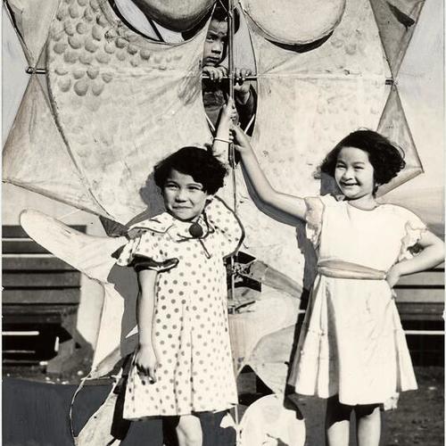 [Kite flying champs of Chinatown]