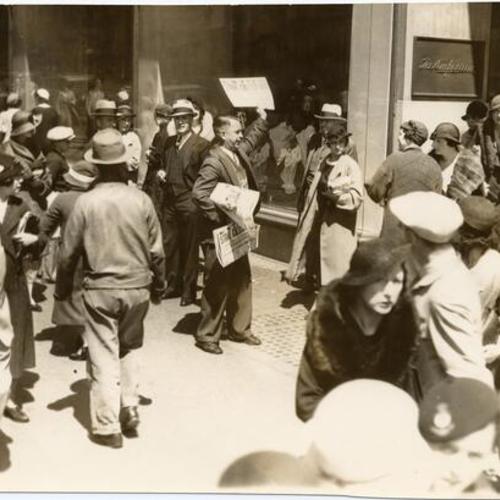 [Man on Market Street selling newspapers announcing the end of general strike]