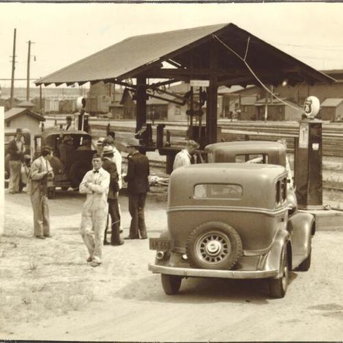 [McKales Gas Station selling last of their gasoline during strike of 1934]