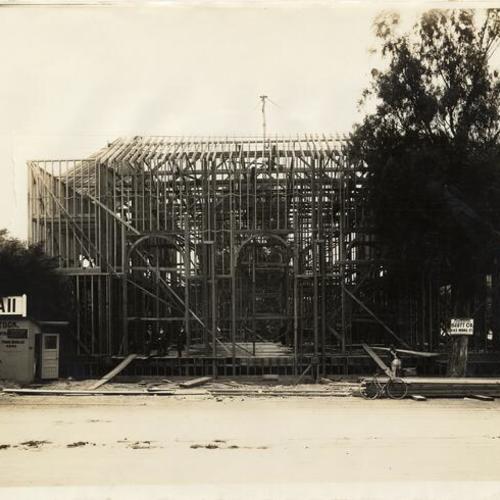 [Construction of Hawaiian Building for the Panama-Pacific International Exposition]