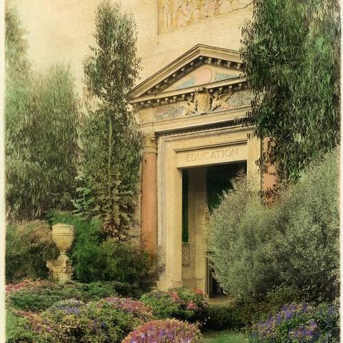 [Garden next to the Palace of Education at the Panama-Pacific International Exposition]