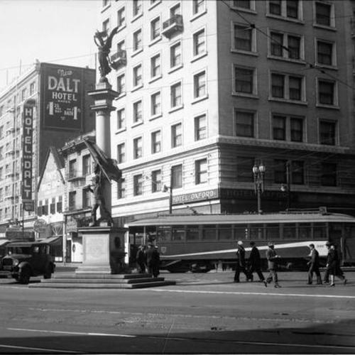 [Mason, Turk and Market streets showing #31 line car 986 turning north onto Mason from Turk behind Native Sons' Monument]