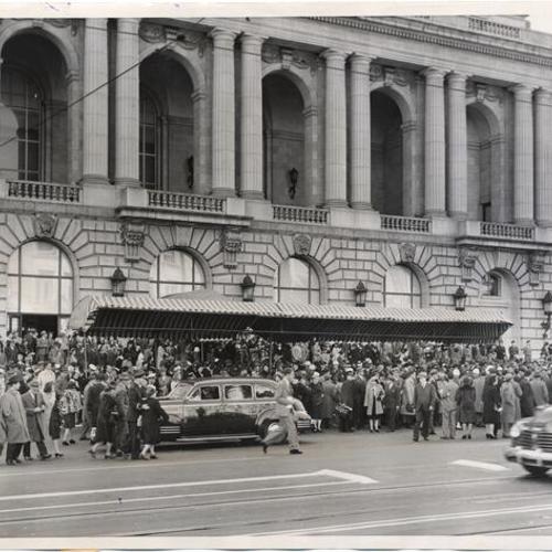 [Crowd outside the Opera House after opening session of United Nations Conference]