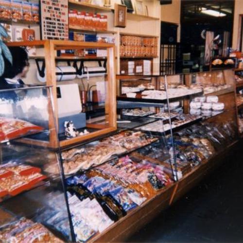 [Interior of the Benkyodo Candy Company on Buchanan Street in 1997]