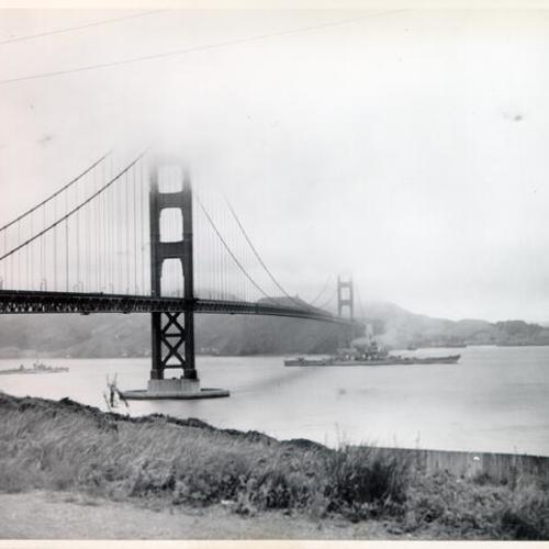[Battleship Iowa passing underneath the Golden Gate Bridge]