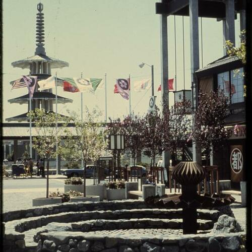 Japantown Buchanan Street fountain