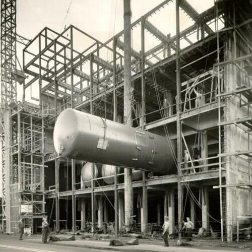[Construction of the San Francisco Brewing Corporation located at 10th and Bryant Street]
