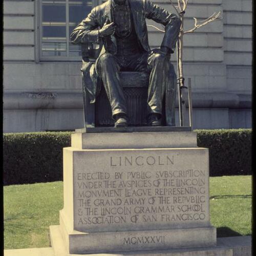 Abraham Lincoln statue on Polk Street at San Francisco City Hall