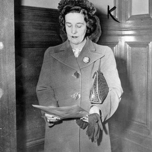 [Mrs. Agnes Bridges, wife of C. I. O. longshore leader, as she entered court today for the trial of the hard-fought divorce action]