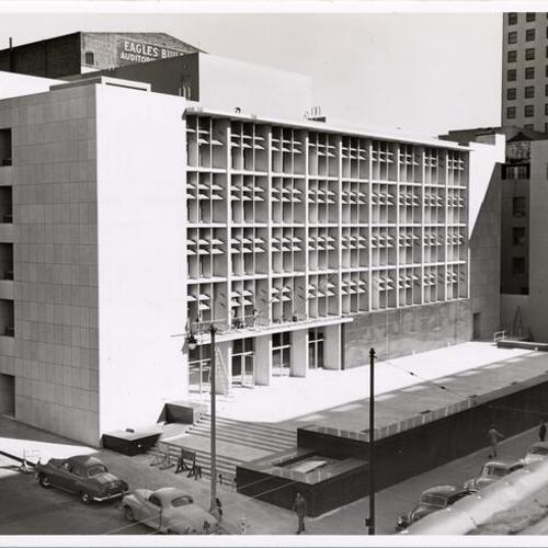 [Construction of Hastings Law School at McAllister and Hyde streets]