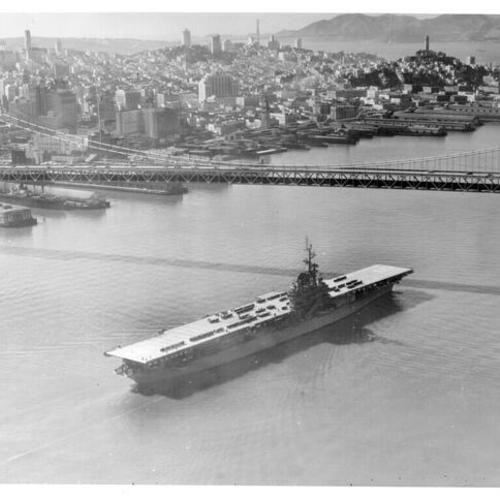 [Aircraft carrier U.S.S. Essex sails past Bay Bridge enroute to Korea]