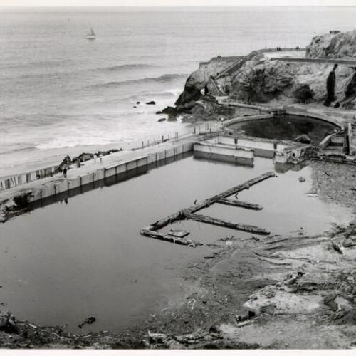 [Sutro Baths after the fire]