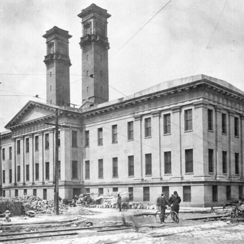 [Exterior view of old Mint building at Fifth and Mission street after 1906 earthquake]