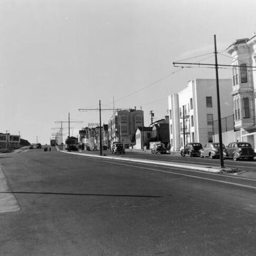 [View of Geary Boulevard at Broderick Street, looking west]