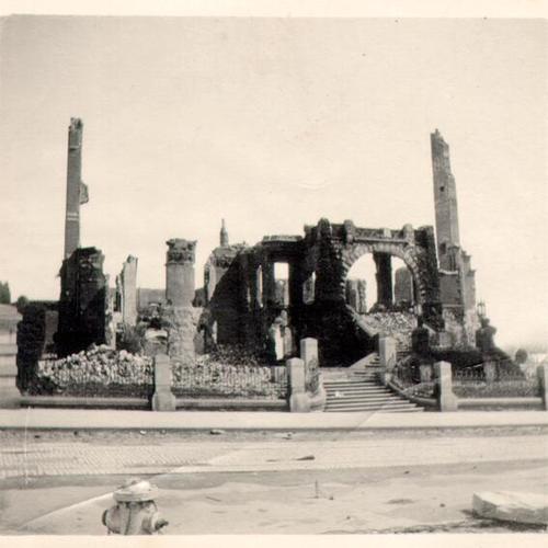 [Crocker residence destroyed by the 1906 earthquake and fire]