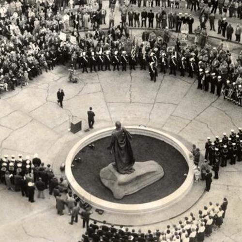 [Unveiling of statue of Christopher Columbus on Telegraph Hill]