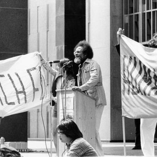 [Cecil Williams, minister of Glide Memorial Church, at human right demonstration outside San Francisco Federal Building]