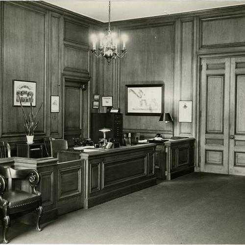 [Mayor's outer office in City Hall]