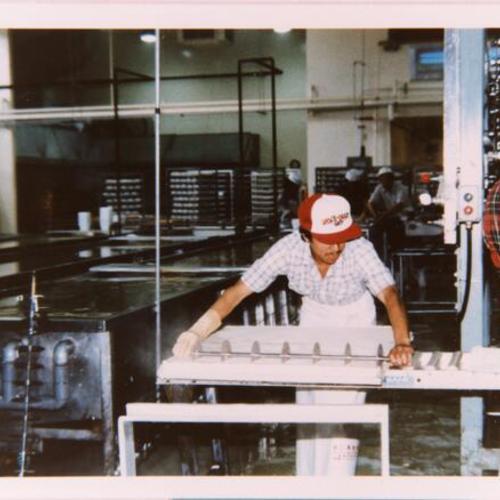 [Azumaya Tofu Factory on Burke Avenue in 1986]