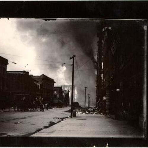 [Mission Street during the 1906 fire]