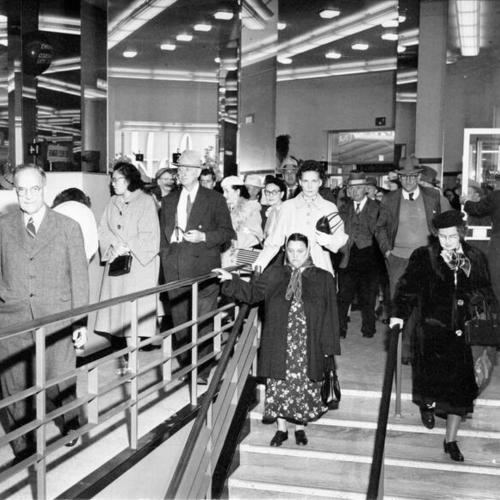 [Shoppers entering new Woolworth's store on first day of business]