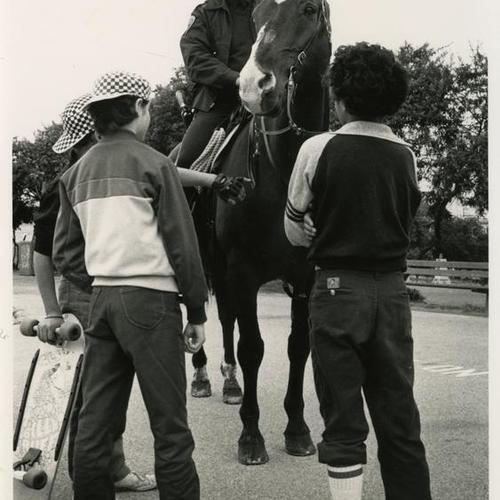 Mounted Police officer talking to kids in San Francisco park