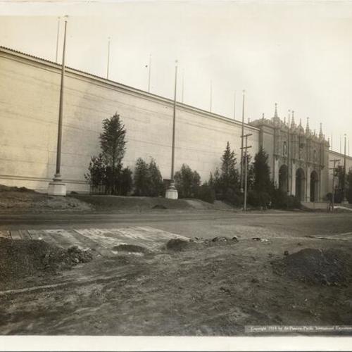 [North side of the Palace of Agriculture at the Panama-Pacific International Exposition]