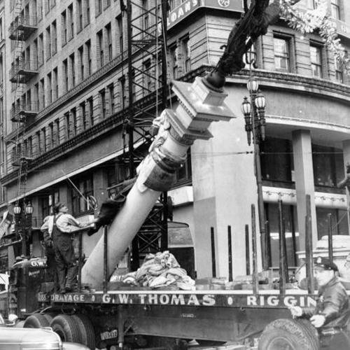 [Native Sons Statue being moved from Market, Turk and Mason streets to Golden Gate park]