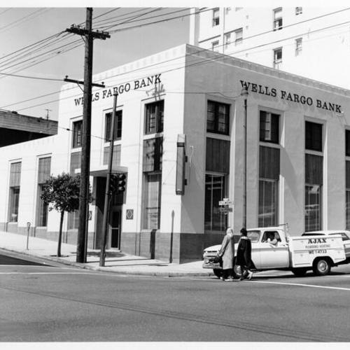 [Wells Fargo Bank at 2100 Fillmore Street]