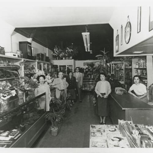 [Opening day of Honnami Taieido shop at 1709 Buchanan Street in 1950 with Sumi and her family]