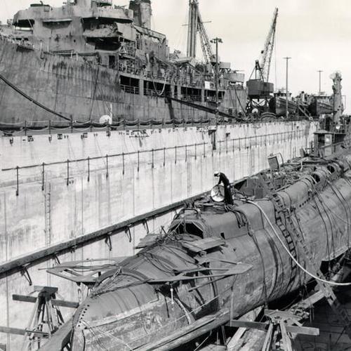 [Submarine Parche drydocked at Hunters Point]