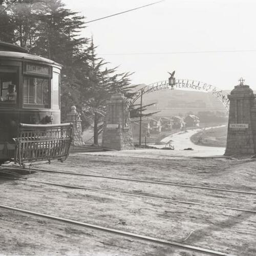 Ingleside Terrace gateway, Ocean Avenue & Victoria Street, United Railroads 12-line streetcar