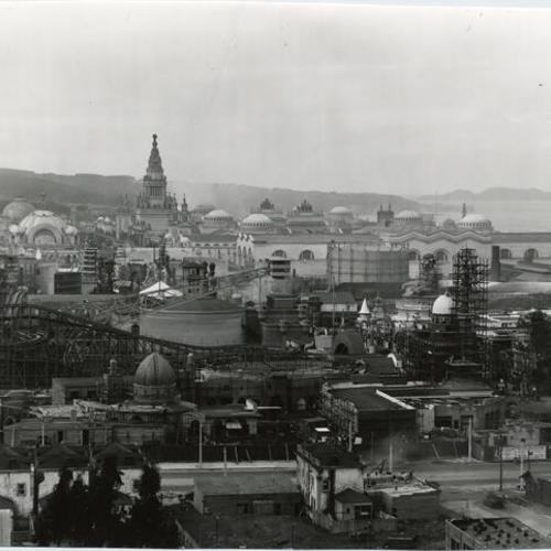 [View of the Panama-Pacific International Exposition under construction]