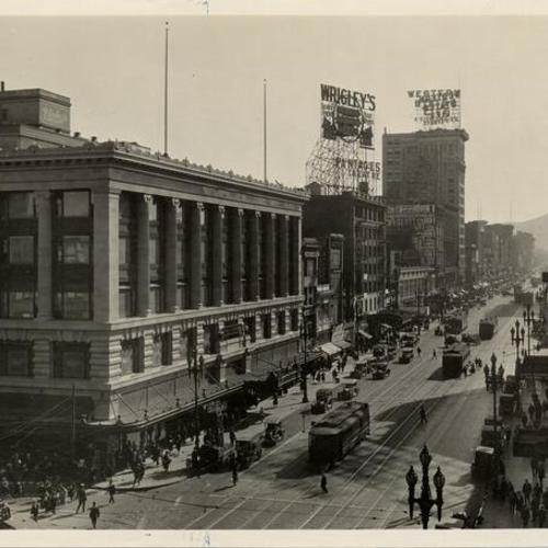 [Market and 5th Street looking east]