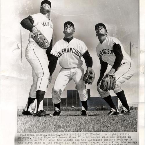 [Willie McCovey, Willie Mays and Jesus Alou posing in the outfield]