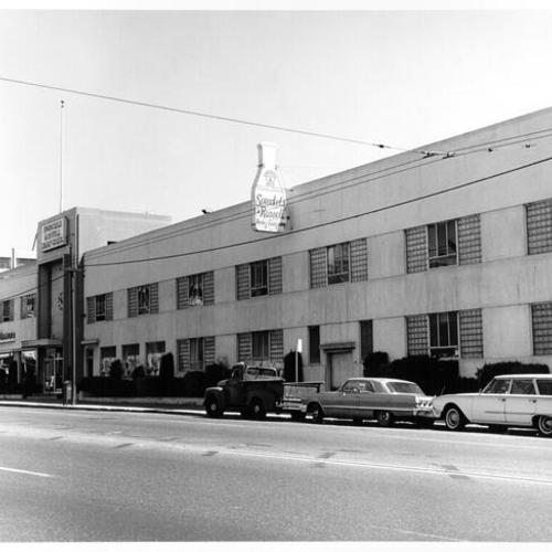 [Exterior of the Spreckels/Russell Dairy Company at 1717 Mission Street]