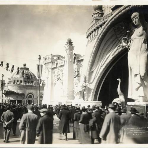 [Entrance to "Creation" in The Zone at the Panama-Pacific International Exposition]