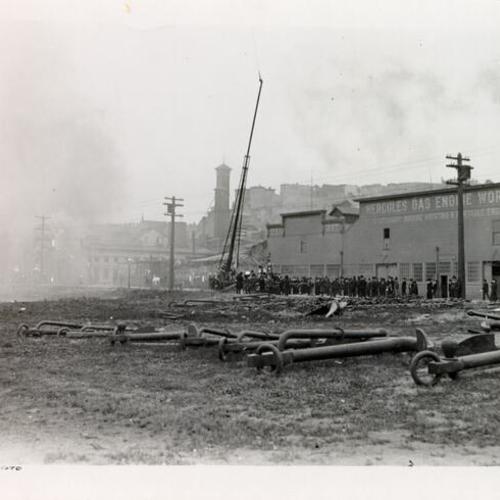 [Hercules Gas Engine Works at Bay between Stockton and Powell Street]