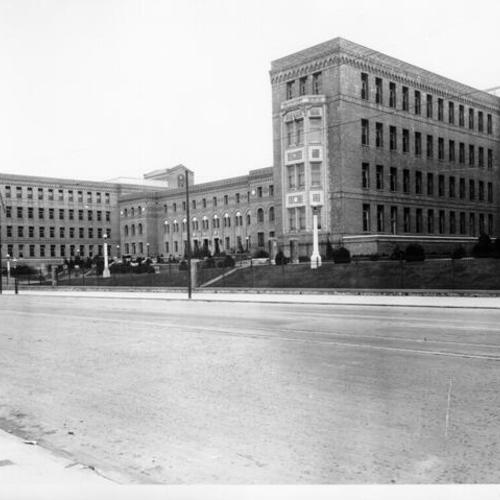 [Exterior view of San Francisco General Hospital]