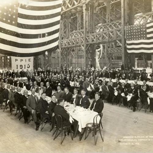 [Luncheon in Palace of Machinery at the Panama-Pacific International Exposition]