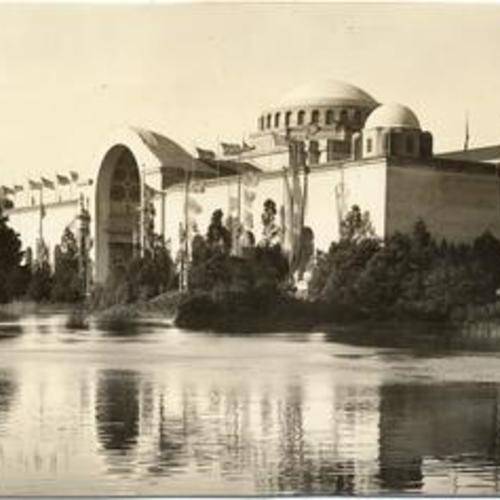[View of the Palace of Education and Fine Arts Lagoon at the Panama-Pacific International Exposition]