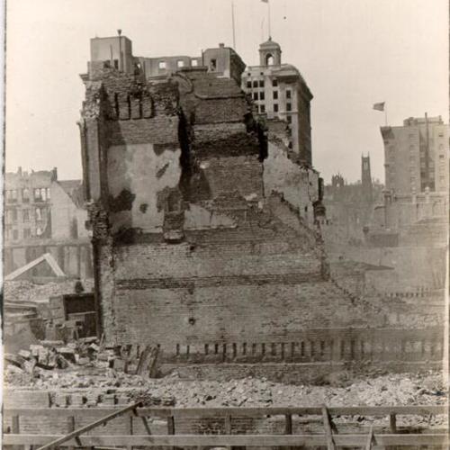 [Ruins of a building at Front and California streets destroyed in the earthquake and fire of 1906]