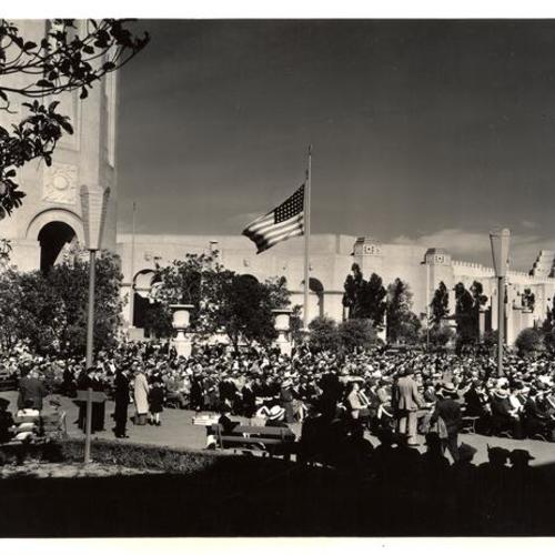 [Audience listening to music at the Court of Honor, Golden Gate International Exposition on Treasure Island]