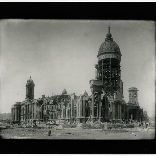 City Hall in ruins after of the 1906 earthquake and fire