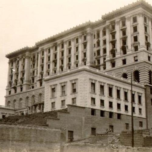 [Fairmont Hotel after the 1906 earthquake and fire]