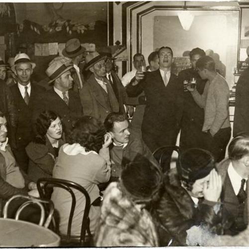 [Crowd inside the Hippodrome Cafe in the Barbary Coast district]