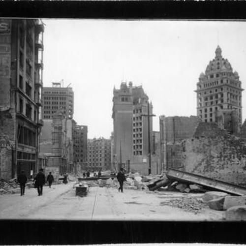 [Ruins of buildings destroyed in the 1906 earthquake and fire on Geary Street, looking east towards Market Street]