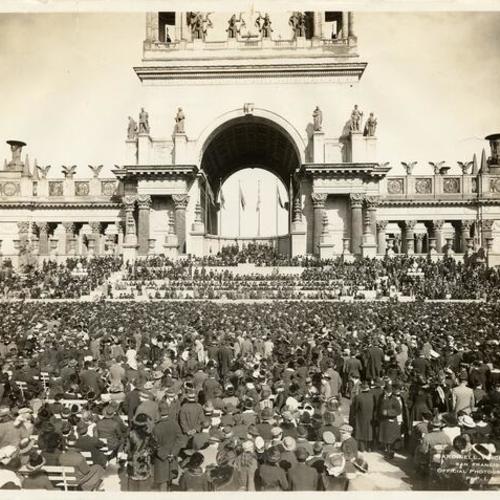 [Crowd in front of grandstand at opening day ceremony for the Panama-Pacific International Exposition]